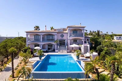 Schöne Villa in Budens mit Pool