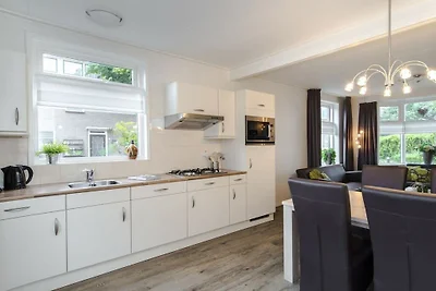 Ferienhaus in Nes mit Schwimmbecken