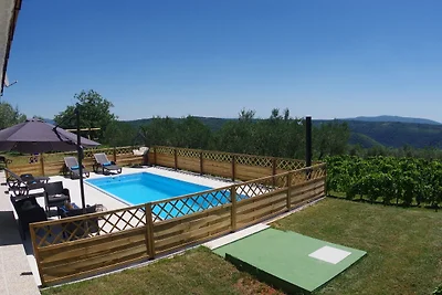 Geräumige Wohnung mit Blick auf die Weinberge