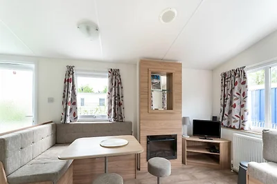 Entspannendes Ferienchalet am Wasser in Grou