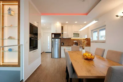Exclusive Okrug Gornji Apartment with Shared ...
