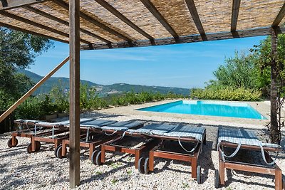 Casa moderna a Serra San Quirico con piscina