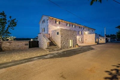 Villa in Višnjan mit Schwimmbecken