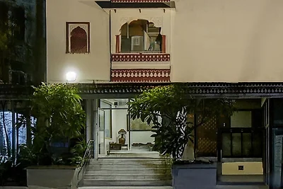 Townhouse Chandpole Metro Station