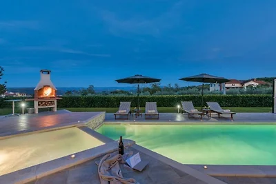 Villa in Vižinada mit Schwimmbecken