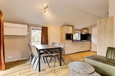 Luxus-Lodge mit Klimaanlage an einem...