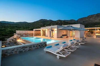 Villa in Kerames mit Schwimmbecken