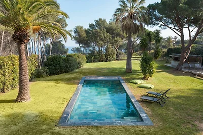 Elegante villa met uitzicht op de baai van...