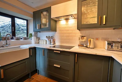 Bauernhaus in Staffordshire mit Hügelblick