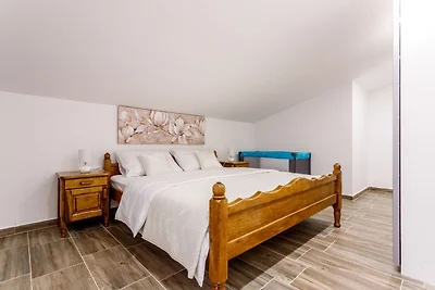 Casa vacanze a Neoric con piscina riscaldata
