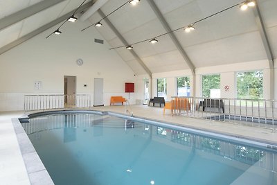 Rietgedekte villa met sauna op vakantiepark