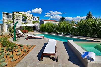 Luxuriöse Villa in Šibenik mit Pool