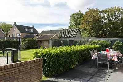 Ferienhaus in Nes mit Schwimmbecken