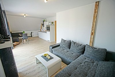 Moderne Ferienwohnung mit Sonnenliegen