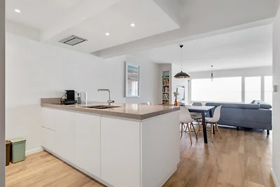 Modernes Apartment mit Meerblickterrasse