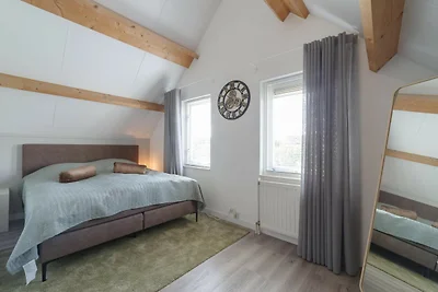 Geräumiges Ferienhaus mit Sauna in Strandnähe