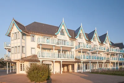 Haus in der Nähe von See und Golfplatz