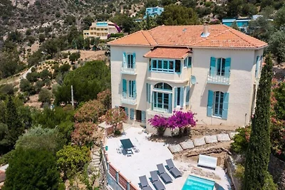 Villa in Aiguebelle mit Meerblick & Pool