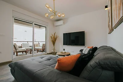 Spacious Luxury Trogir Apartments - Classic T...