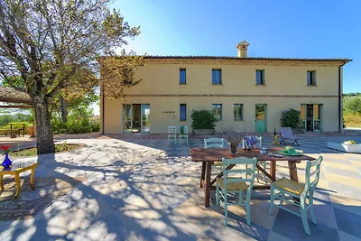 Bellissima villa a Barchi con piscina privata