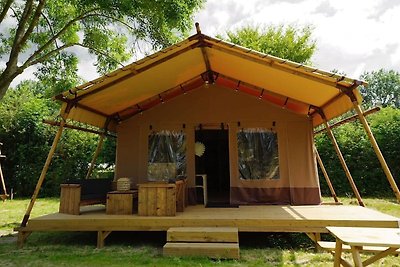 Bella tenda con bagno, vicino a un'area...