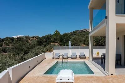 Villa in Mariou mit Pool und Bergblick