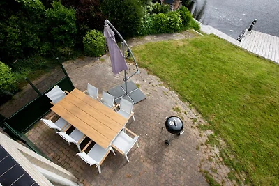Geräumiges Ferienhaus mit privatem Bootssteg