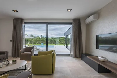 Villa in Tinjan mit Schwimmbecken