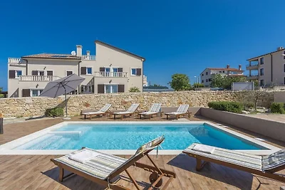 Villa in Premantur met zwembad