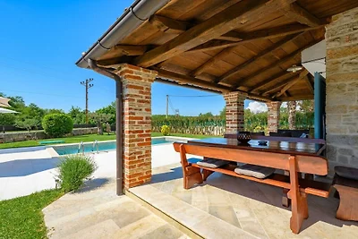 Villa in Višnjan mit Schwimmbecken