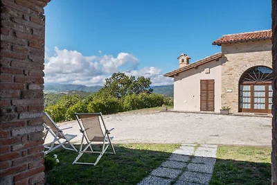 Appartamento in agriturismo con piscina e tan...