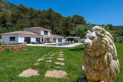 Wunderschöne Villa in Cuges les Pins