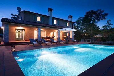 Villa in Nedescina mit Schwimmbecken