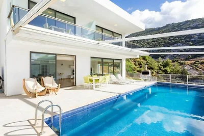 Villa in Kalkan mit Schwimmbecken