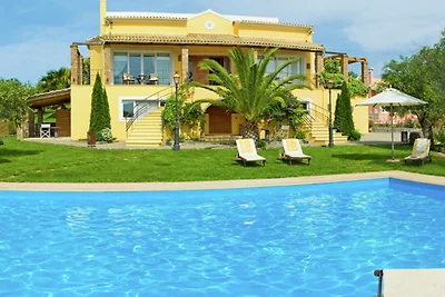 Geräumige Villa auf Korfu mit privatem Pool
