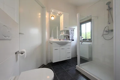 Neu gestaltetes Ferienhaus mit Garten