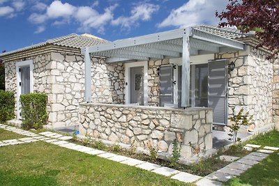 Welcoming Villa near Sea in Agrilia