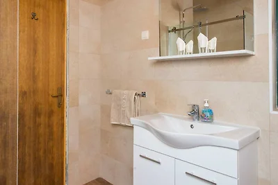 Villa mit 1 Zimmer und Terrasse