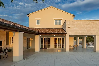 Villa Royal Stone mit Pool in Jezera