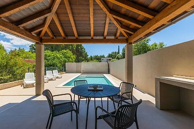 Casa moderna con piscina vicino alla spiaggia