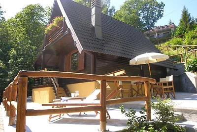 Spazioso Chalet a Cutigliano con Piscina