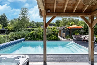 Ferienhaus mit Swimmingpool und Whirlpool