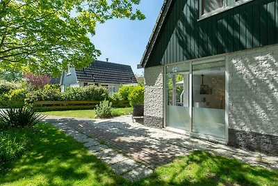 Ferienhaus mit Pool am Meer
