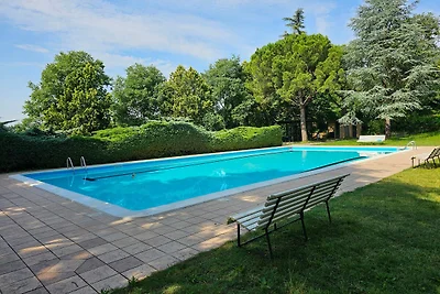 Con piscina, tennis, vicino al parco termale ...