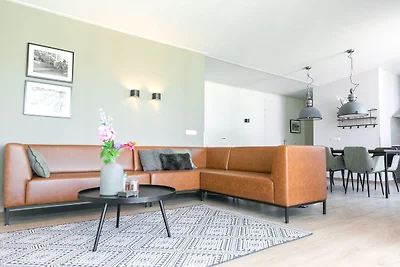 Moderna casa vacanze con giardino d'inverno