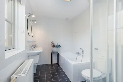 Stattliche, luxuriöse Villa mit 2 Bädern, 2 k...