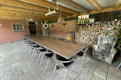 Spazioso agriturismo a Uden vicino al lago