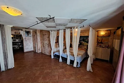 Beautiful Unique Family Villa Emily - Five Be...