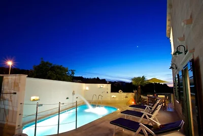 Entzückende Villa mit Pool und Meerblick