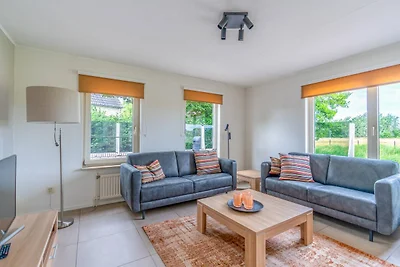 Charmante Villa mit Sauna am Wasser